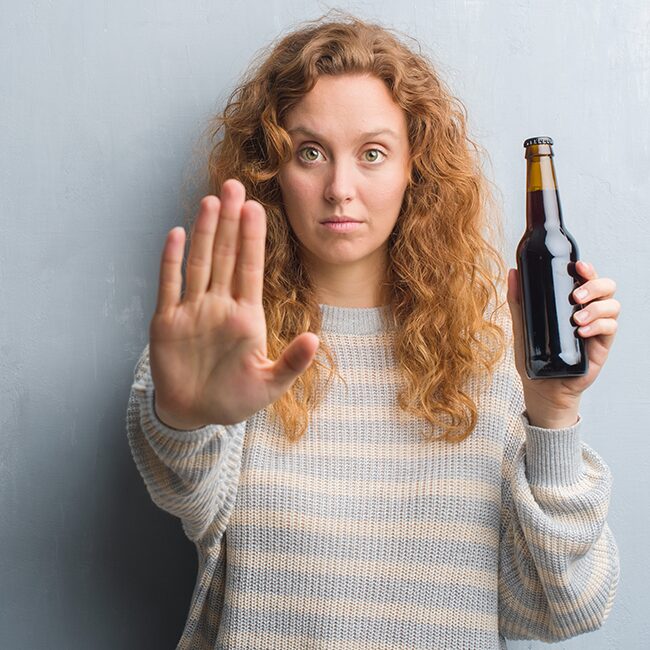 femme qui dit stop à l'alcool